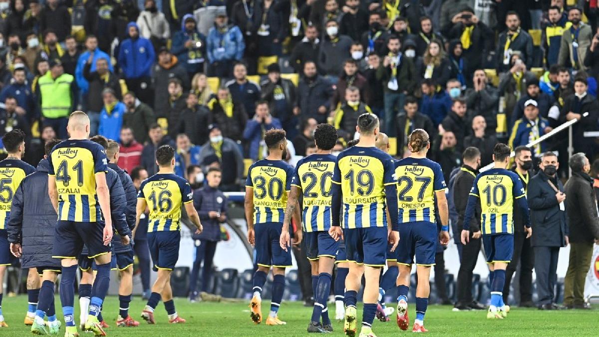 Fenerbahçe taraftarından 'Yönetim istifa' tezahüratı