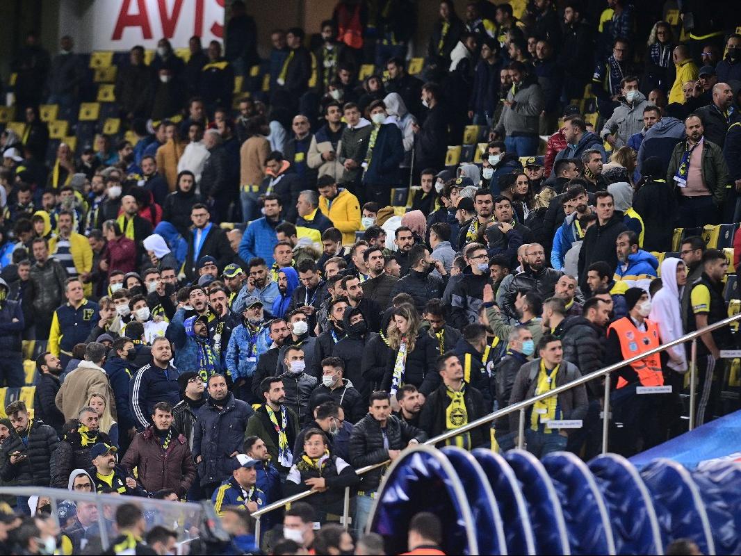 Fenerbahçe taraftarından 'Yönetim istifa' tezahüratı