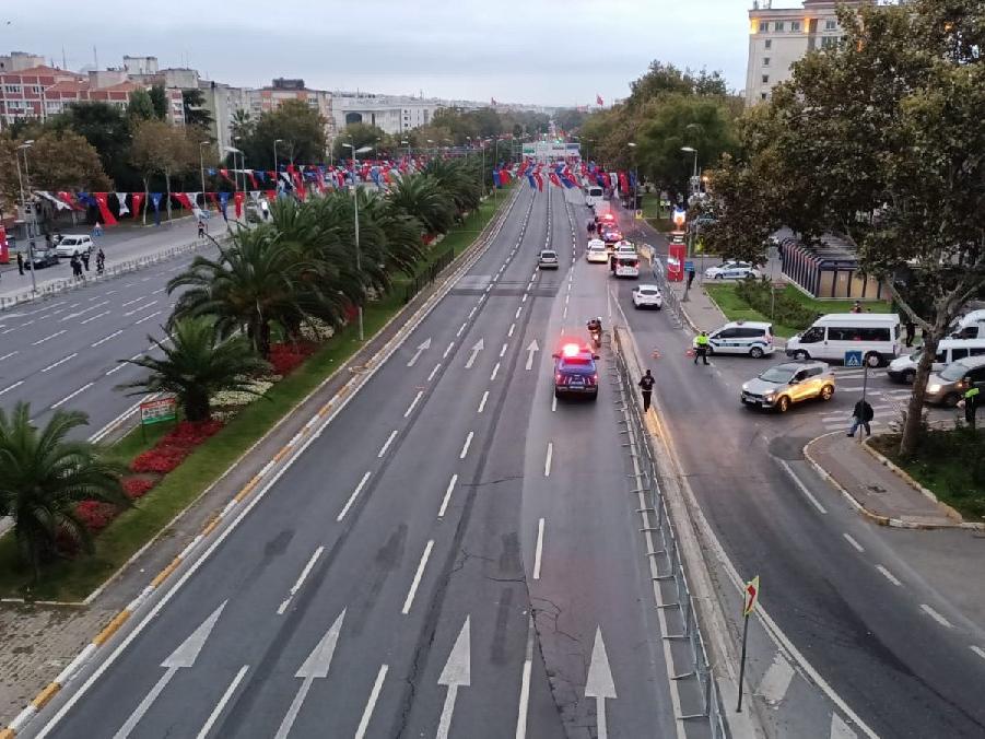 Vatan Caddesi 29 Ekim provaları nedeniyle trafiğe kapatıldı 