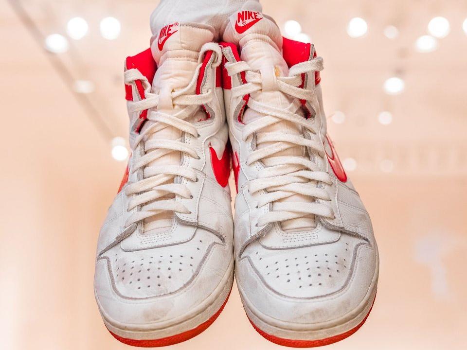 Michael Jordan'ın 37 yıl önce giydiği ayakkabı rekor fiyata satıldı: 14.5 milyon TL