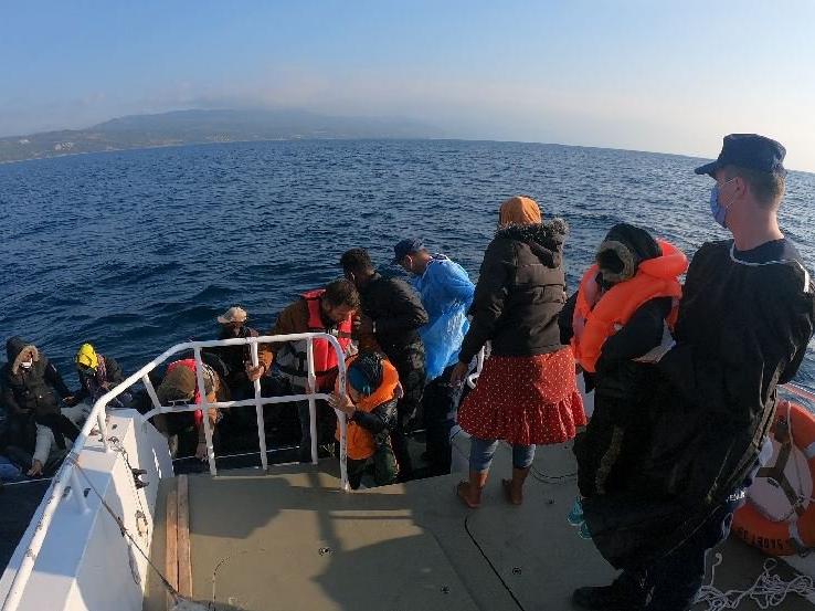 Ayvacık açıklarında 35 kaçak göçmen kurtarıldı