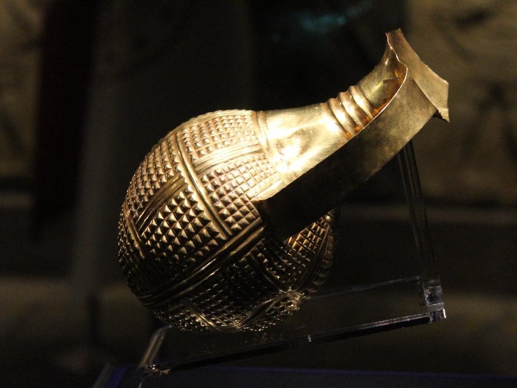 4 bin 250 yıllık altın gaga ağızlı testi İngiltere tarafından Türkiye’ye iade edildi