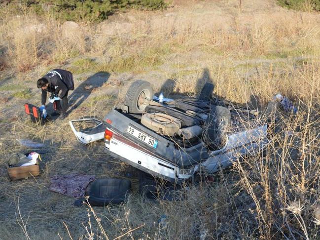 Ankara'da otomobil şarampole devrildi: 1 ölü, 2 yaralı 