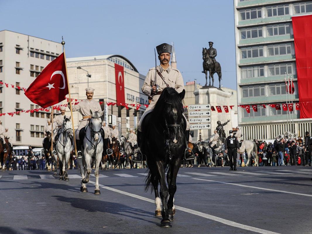 Ankara'da 29 Ekim yürüyüşü düzenlendi