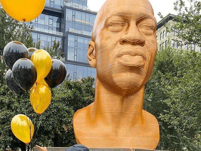 Amerikalı aktör New York'taki George Floyd heykeline saldırdı