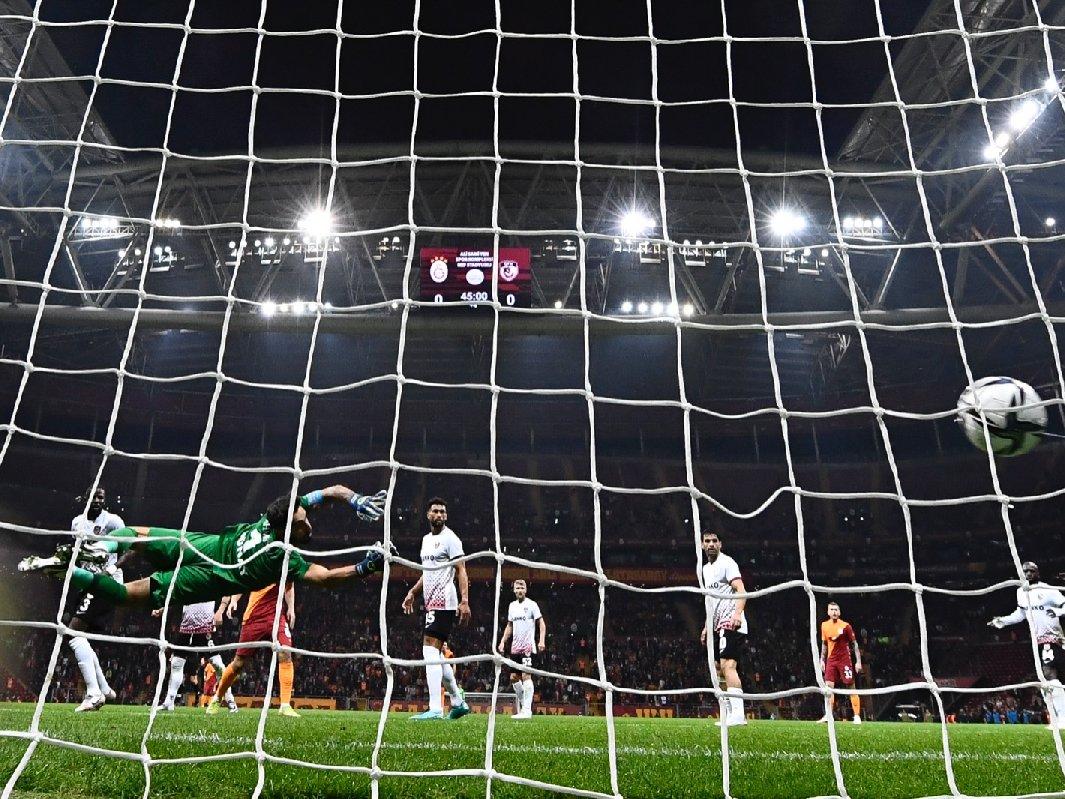 Galatasaraylı Morutan'ın golü için 'ofsayt' tartışması! Beşiktaş'tan 'adalet' tepkisi
