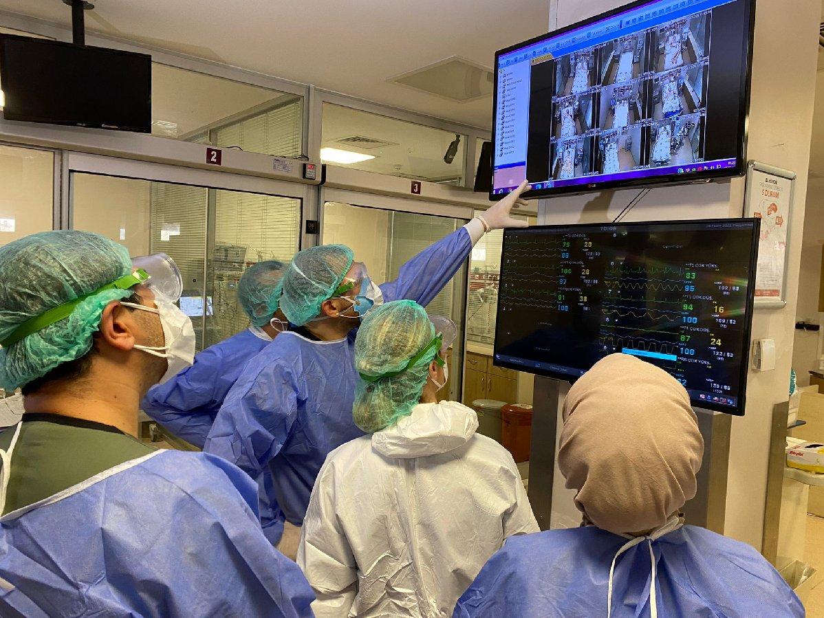 Yoğun bakımdaki corona virüsü hastalarına kameralı takip