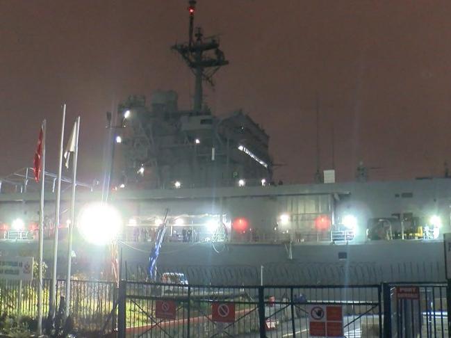 ABD savaş gemisi, Sarayburnu limanına demirledi