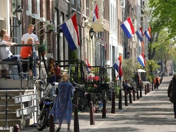 Hollanda'da corona önlemleri geri dönüyor