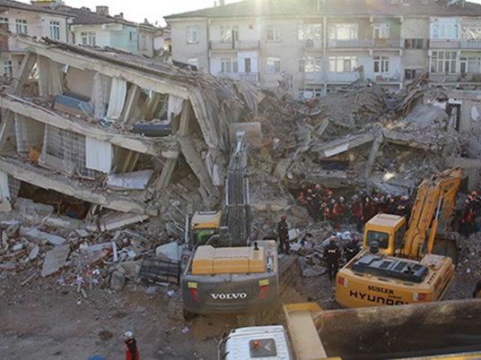 Bakanlık ve AKP'li belediye, depremzedeye tazminat ödeyecek