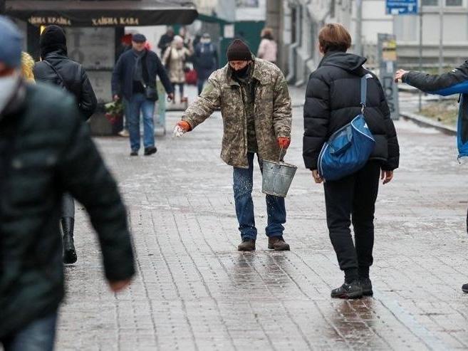 Ukrayna'da günlük corona vaka sayında rekor