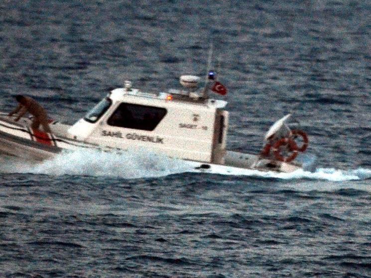 Bodrum açıklarında göçmen teknesi battı, 3 göçmen aranıyor