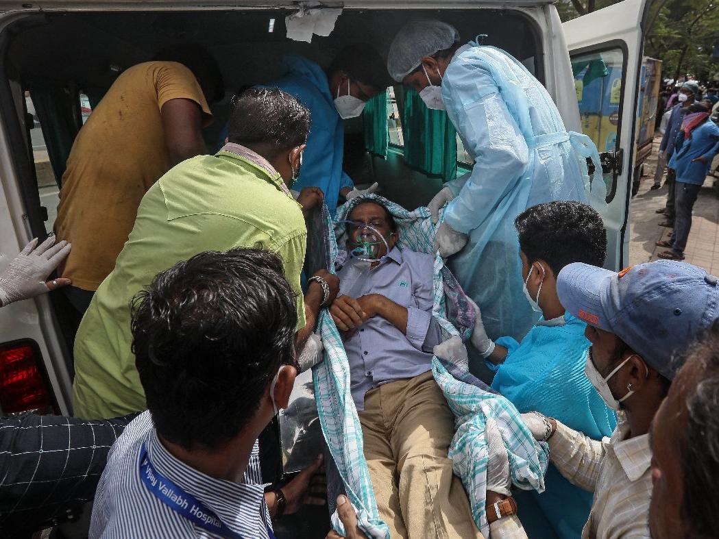 Hindistan'da hastanenin corona servisinde yangın: 11 ölü