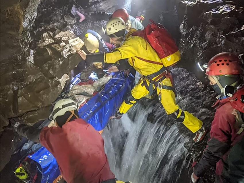 Filmleri aratmayan operasyon: 57 saat sonra 274 metrelik mağaradan kurtarıldı