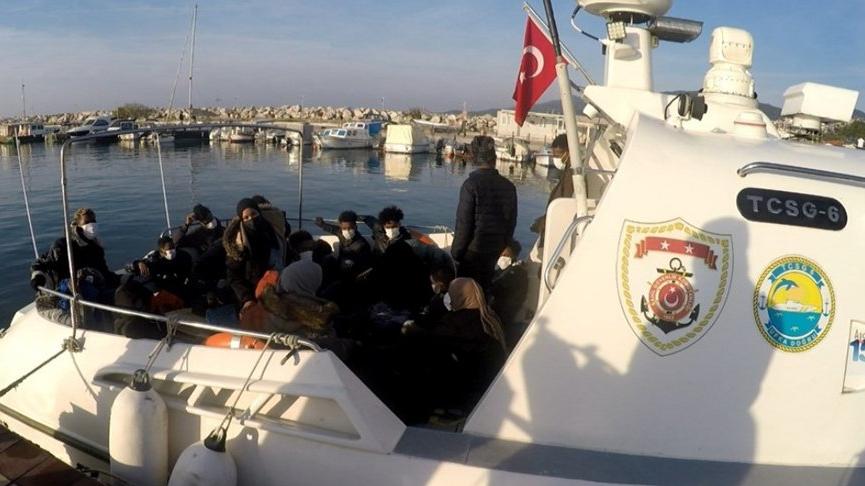 Yunanistan'ın ittiği 55 kaçak göçmen kurtarıldı