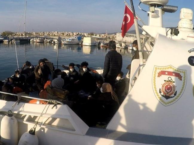Yunanistan'ın ittiği 55 kaçak göçmen kurtarıldı