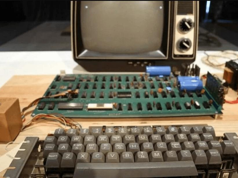 Apple'ın ilk bilgisayarı 400 bin dolara satıldı