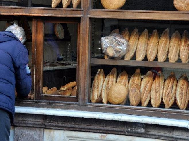 İstanbul'da ekmeğe 'resmi zam'