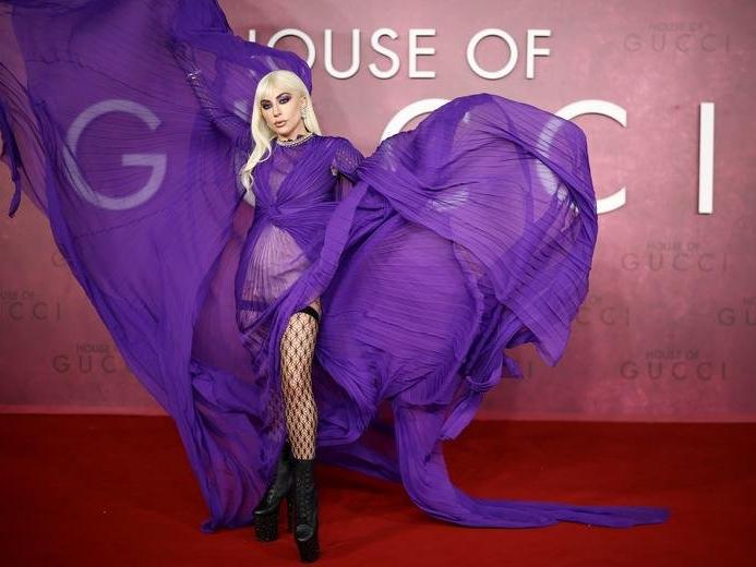 Lady Gaga House of Gucci'nin galasında büyüledi
