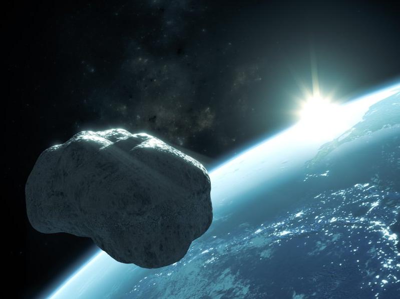 Dünya'nın yörüngesindeki gök taşı Ay'dan kopan bir parça çıktı