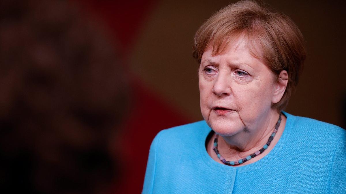 Merkel'den aşı olmayanlara çağrı: Bir kez daha düşünün