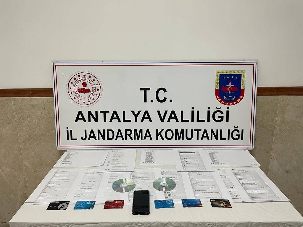 Antalya'da vatandaşları ‘operasyon yapılacak’ diyerek dolandıran şahıs yakalandı