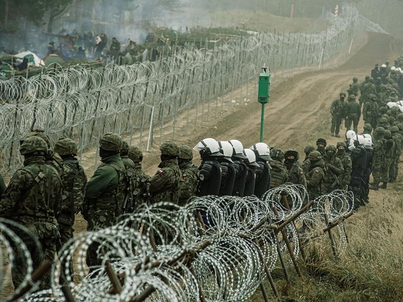 Belarus-Polonya sınırında neler oluyor? Mülteciler çaresizce arada kaldı