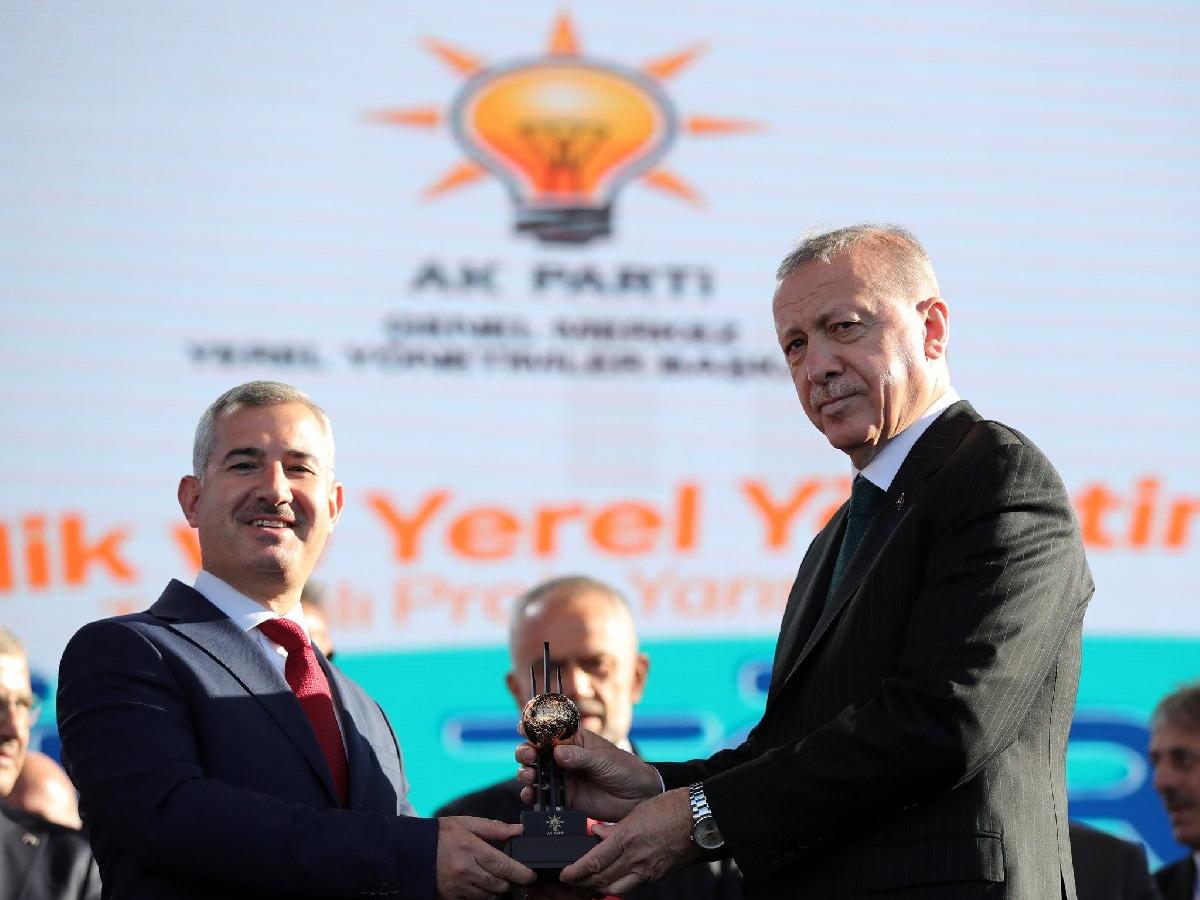 'Gri pasaport' skandalıyla gündeme gelmişlerdi, Erdoğan ödül verdi