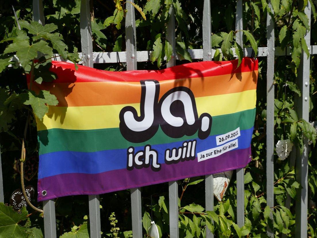 İsviçre, Temmuz 2022'den itibaren eşcinsel evliliklere izin verecek