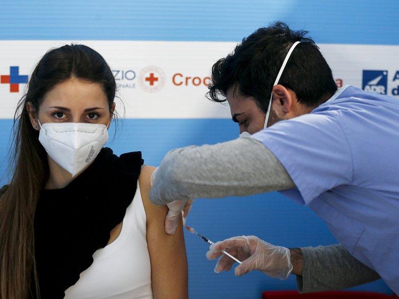 Tam aşılı kavramı değişiyor: Uzmanlardan Covid-19 aşısı uyarısı