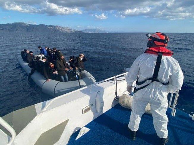 Sahil Güvenlik Komutanlığı: 1171 düzensiz göçmen ve 15 kaçakçı yakalandı