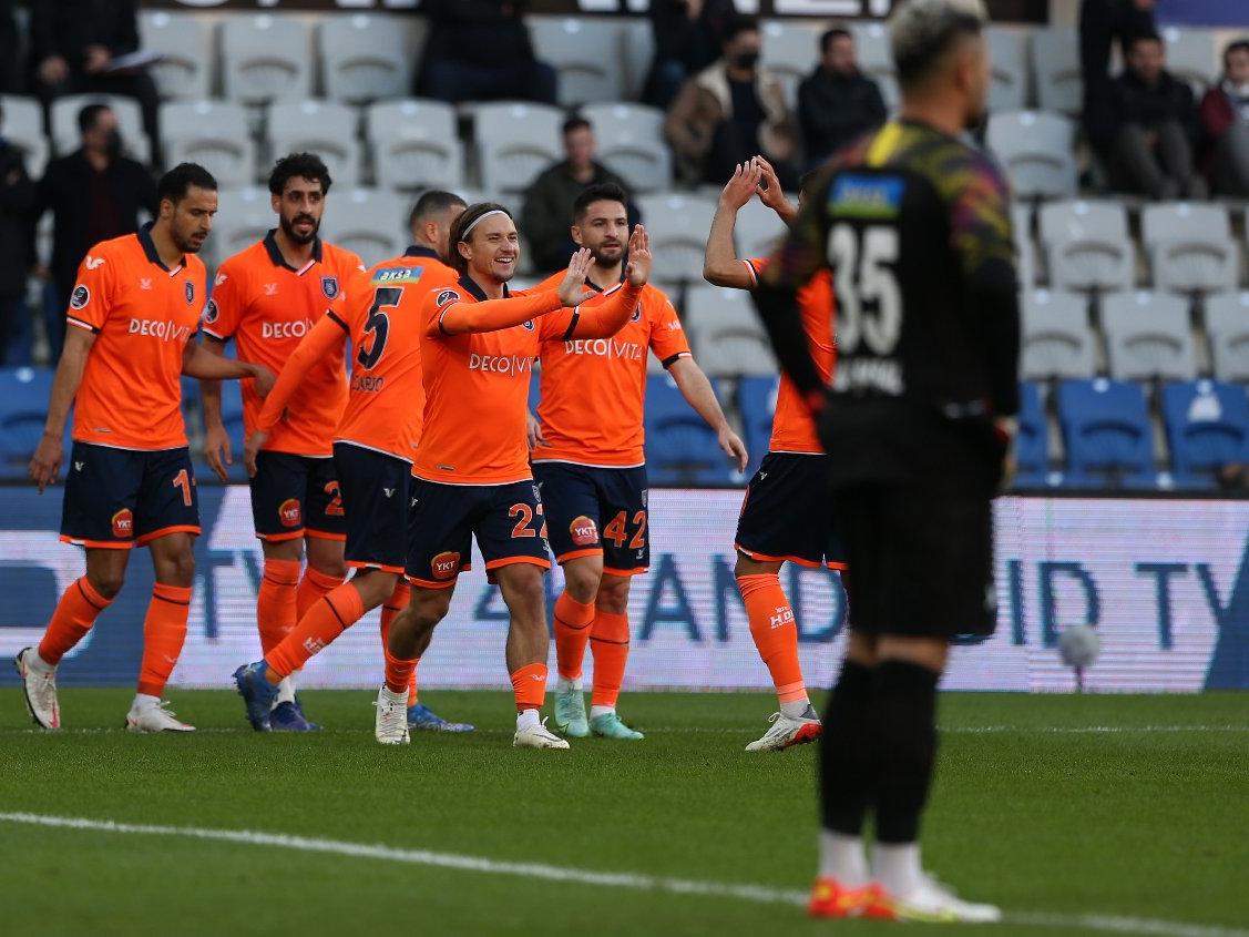 Başakşehir yine kazandı, Sivasspor dibe vurdu: 2-1