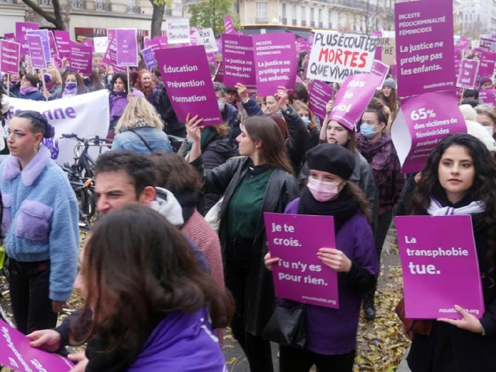 Fransa'da kadınlar sokağa indi