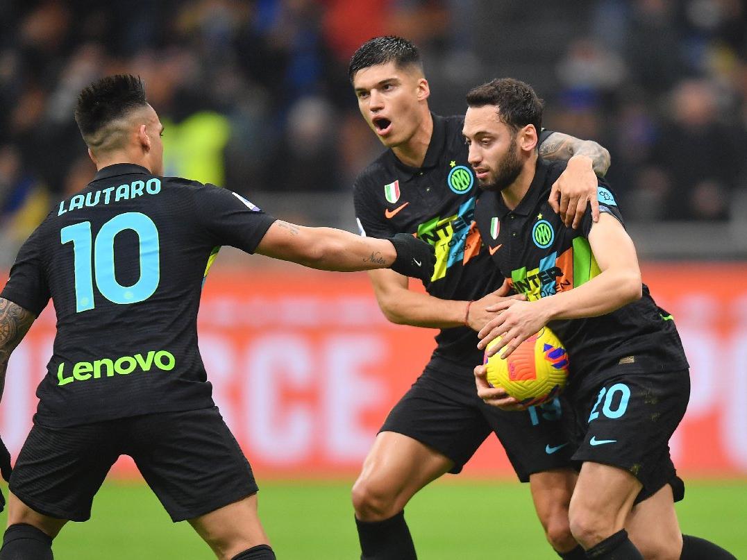 Inter-Napoli maçında Hakan Çalhanoğlu yıldızlaştı