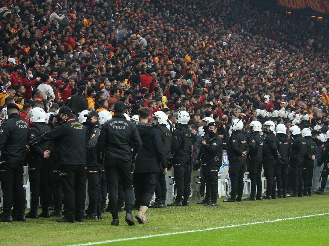 Galatasaray-Fenerbahçe derbisi sonrası ortalık karıştı