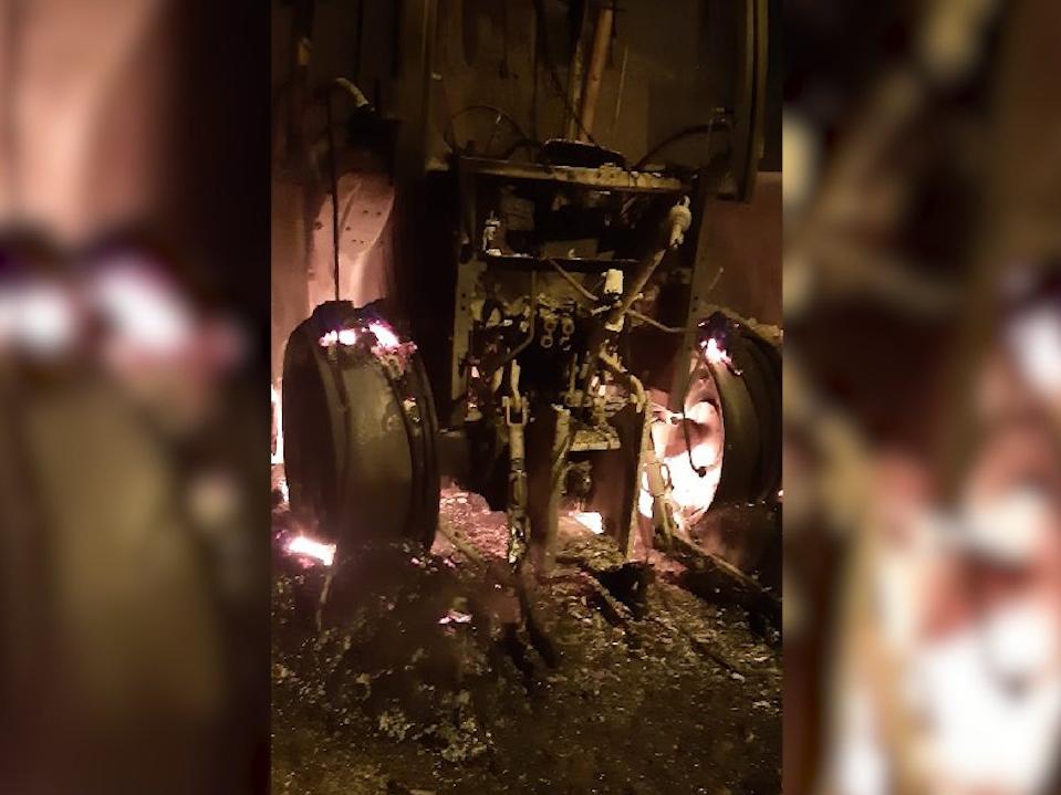 12 günlük traktörü alev alev yandı