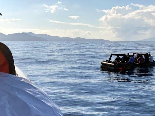 Yunanistan'ın Türk karasularına ittiği 27 göçmen kurtarıldı