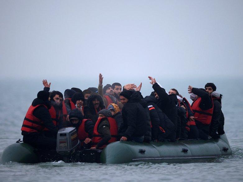 Fransa-İngiltere hattında gerilim yükseldi: Mülteci krizi tırmanıyor