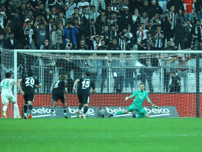 Beşiktaş Vodafone Park'ta çok ağır bir yenilgi aldı! Giresunspor 4 golle kazandı...