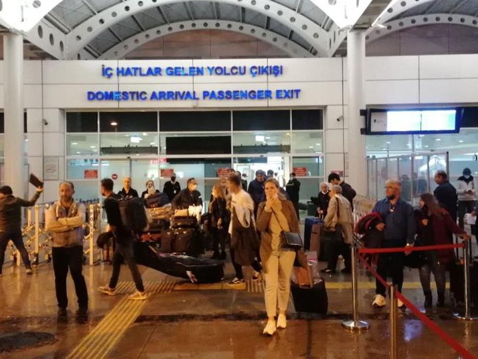 Fırtınada kâbus! İstanbul’dan gelen uçak 6 saatte inebildi
