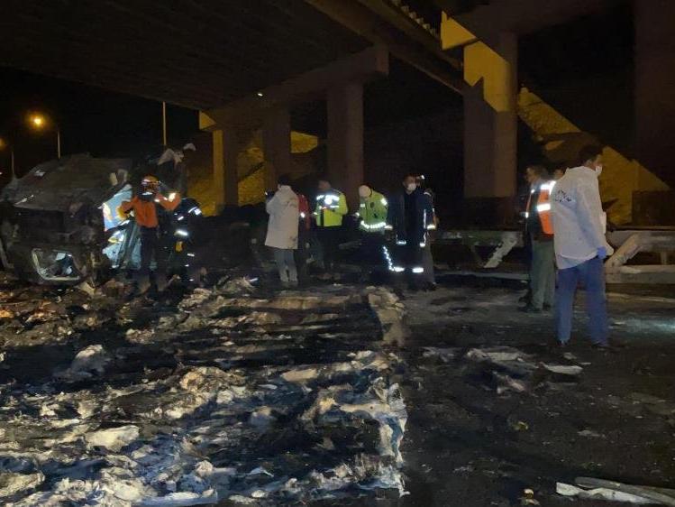 Köprüden düşen TIR alev alev yandı: 2 ölü, 1 ağır yaralı