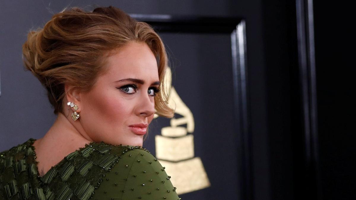 Adele, son albümüyle rekor kırmaya devam ediyor
