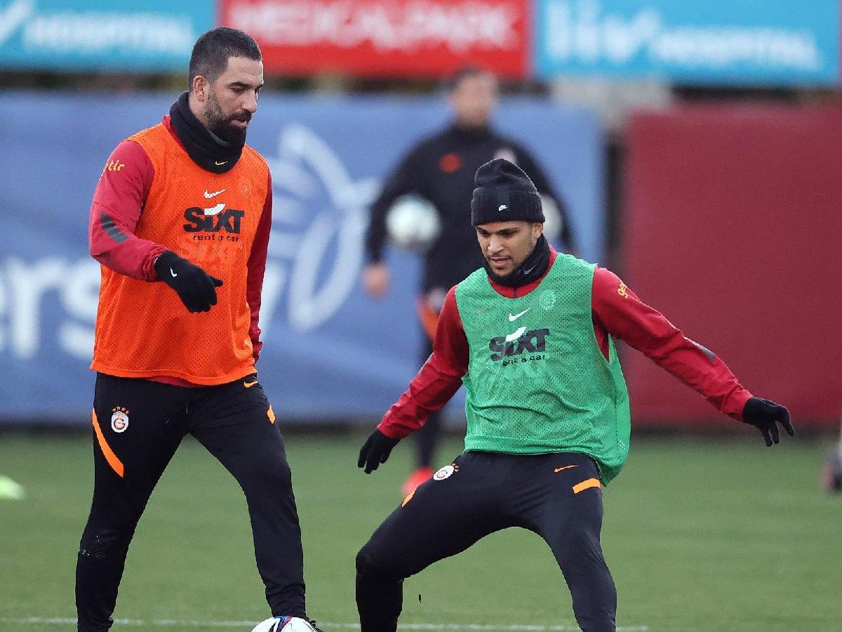Galatasaray'a Arda Turan ve Omar Elabdellaoui'den iyi haber!