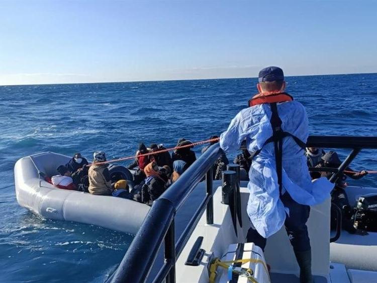 Yunanistan'ın ölüme ittiği göçmenler kurtarıldı