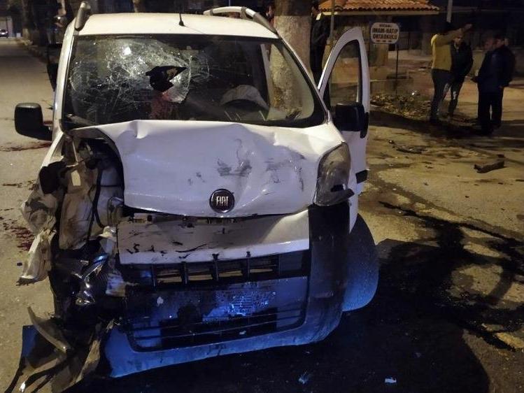 Sakarya’da feci kaza: Kafası camdan dışarı çıktı