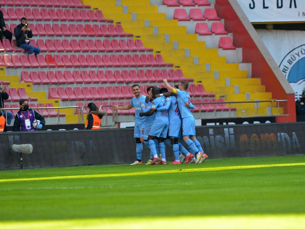 Kayserispor Antalyaspor maçında iki gol, iki kırmızı kart, bir penaltı