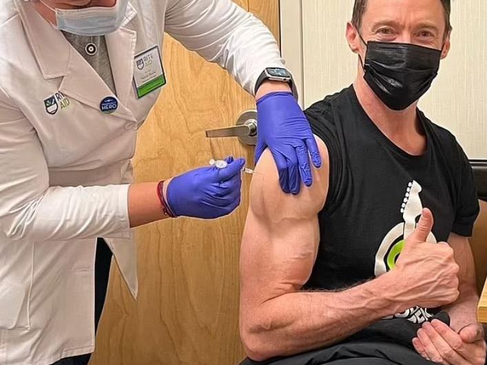 Hugh Jackman'ın üçüncü doz aşı fotoğrafı gündem oldu