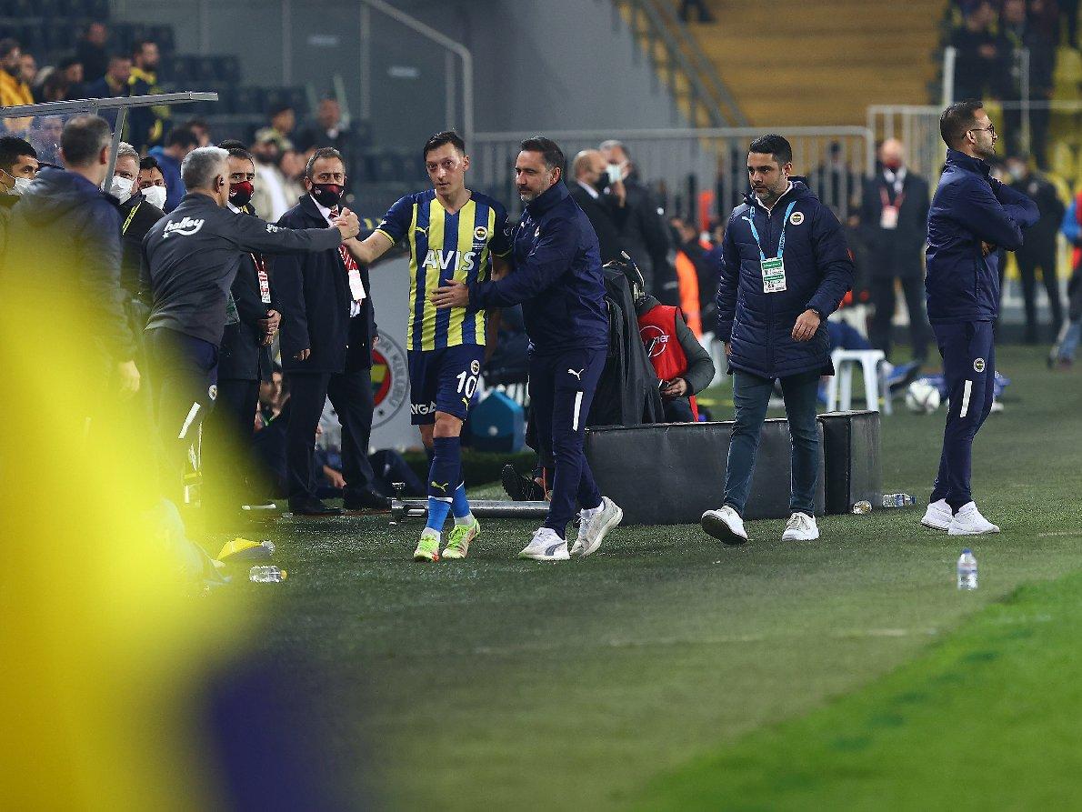 Fenerbahçe mutlu Mesut!