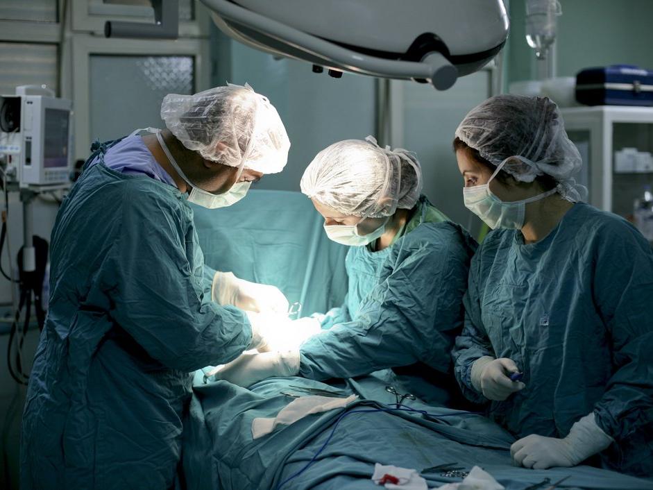 Ortopedi ve beyin cerrahi ameliyatları durdu: Bazı hastanelerde serum bile yok