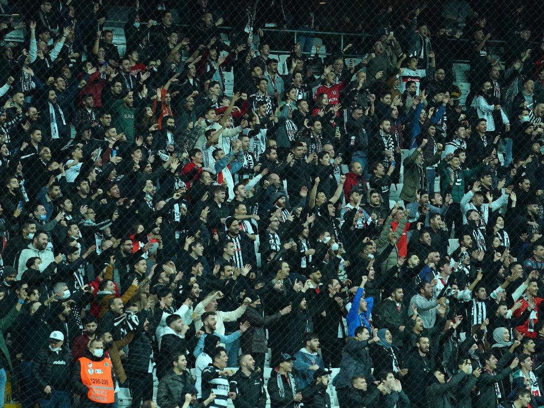 Beşiktaş tribünlerinde Sergen Yalçın tezahüratı